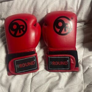 9Round Red Boxing Gloves